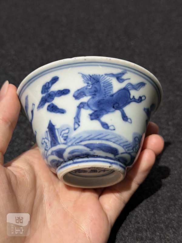 明嘉靖 青花海马纹杯 - 图5